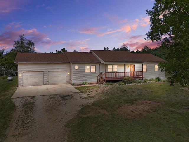 front view picture of 402 W 32 Road, Boon, MI. 49618