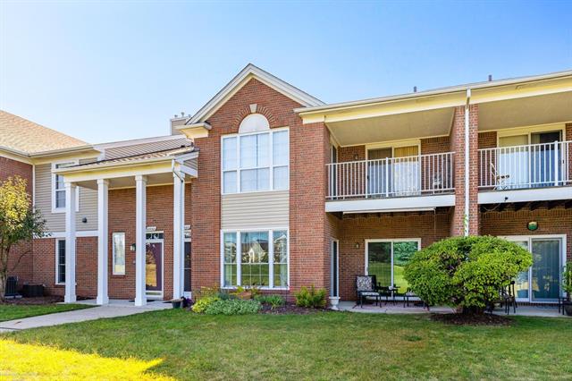 front view picture of 45592 Warwick Drive, Macomb, MI. 48044