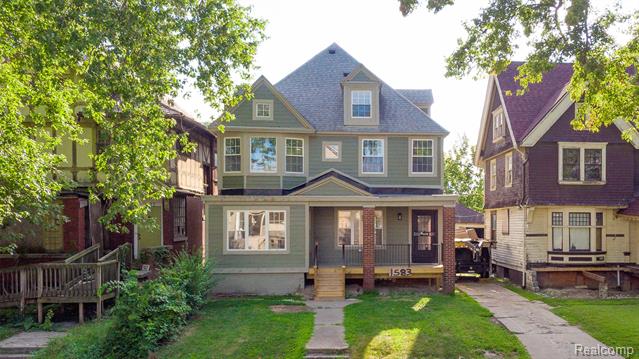 front view picture of 1583 Cadillac Boulevard, Detroit, MI. 48214