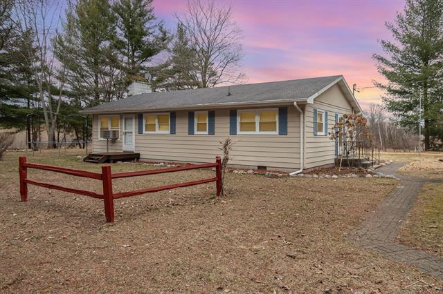front view picture of 544 Woodby Drive, Beaverton, MI. 48612