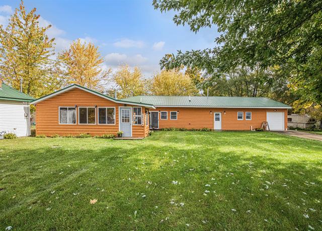 front view picture of 53027 Twin Lakes Road, Dowagiac, MI. 49047
