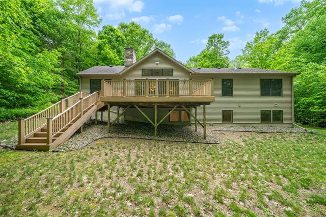 front view picture of 64711 Shorewood Lane, Cassopolis, MI. 49031