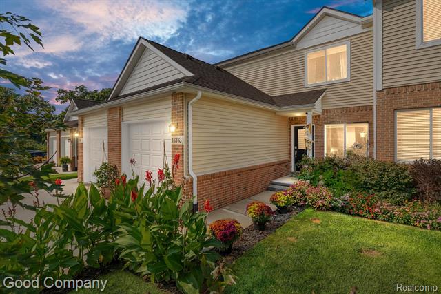 front view picture of 11313 Woodruff Lake Drive, Brighton, MI. 48116