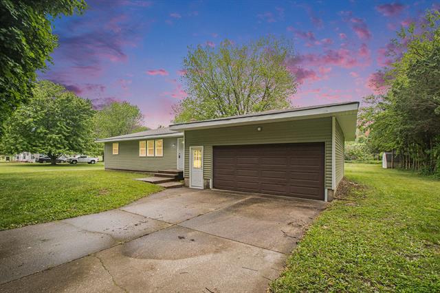 front view picture of 941 Closson Drive, Benton Harbor, MI. 49022