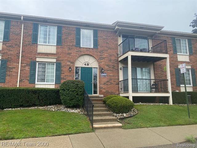 front view picture of 12042 Ina Drive, Sterling Heights, MI. 48312