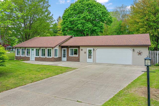 front view picture of 205 Alexander Street, Cadillac, MI. 49601