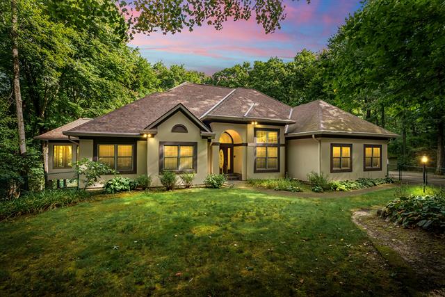 front view picture of 8774 W R Avenue, Kalamazoo, MI. 49009