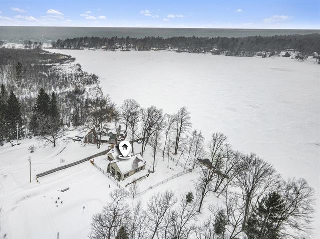 front view picture of 70 E Birch, Manistee, MI. 49660