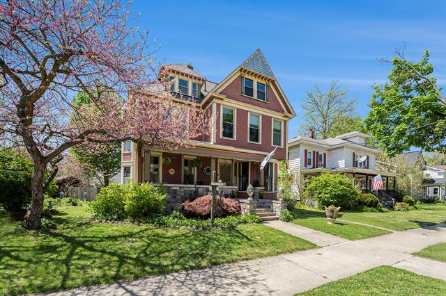 front view picture of 210 East Street, Three Rivers, MI. 49093