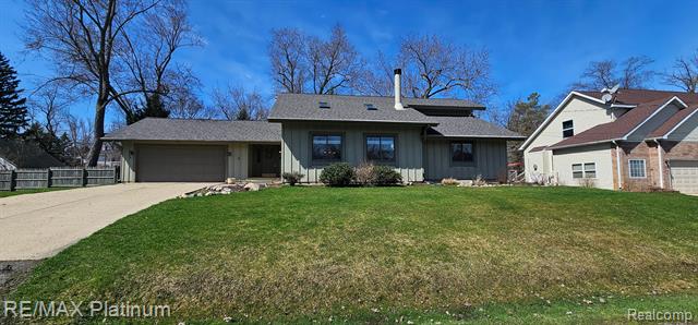 front view picture of 3960 Bradmore Ave, West Bloomfield, MI. 48324