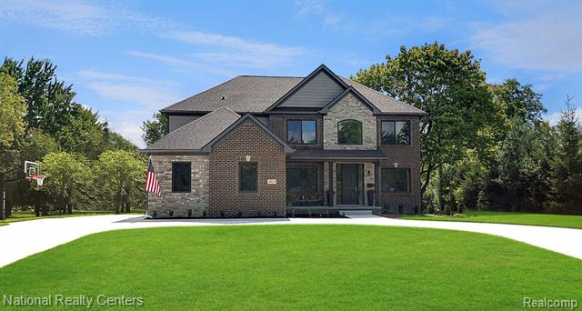 front view picture of 7113 Oak Ridge Court, Clarkston, MI. 48348