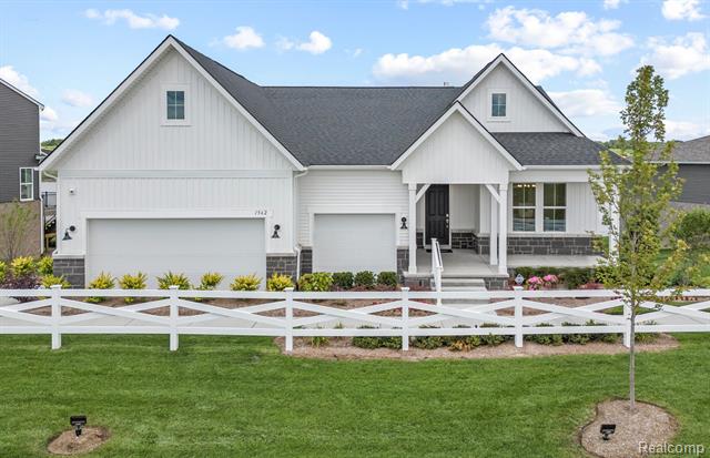 front view picture of 4134 Bay Terrace Drive, Milford, MI. 48381