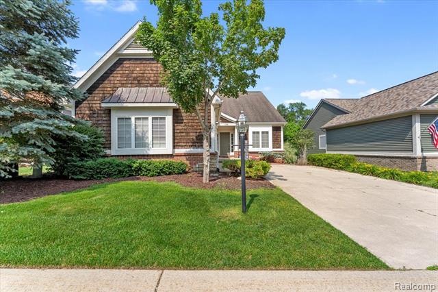 front view picture of 138 Cottage Ln, Milford, MI. 48381