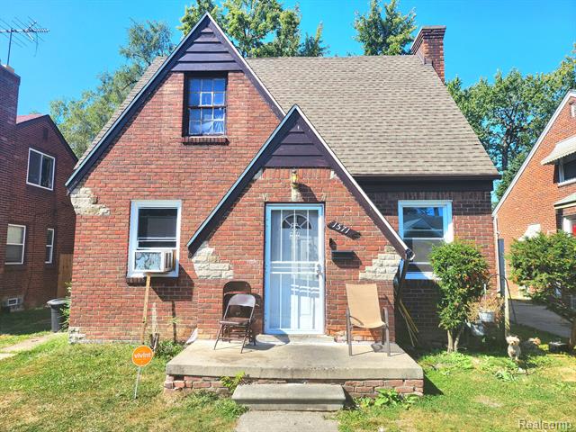 front view picture of 15711 Ferguson Street, Detroit, MI. 48227