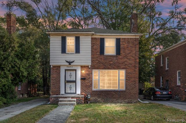 front view picture of 16652 Hubbell Street, Detroit, MI. 48235
