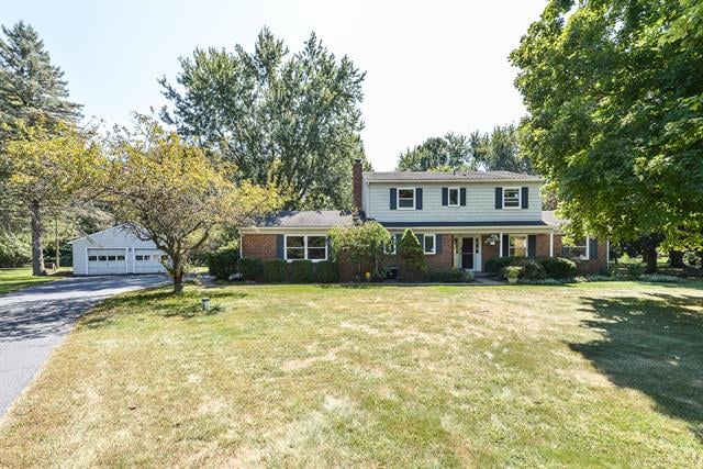 front view picture of 5653 Blue Grass Court, Saline, MI. 48176