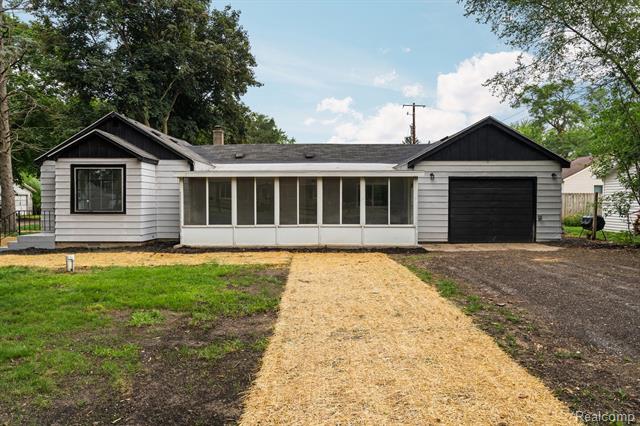 front view picture of 9110 Jay Street, Whitmore Lake, MI. 48189