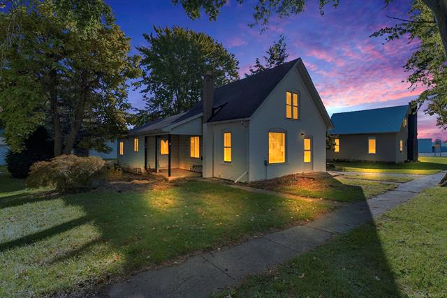 front view picture of 6 Mcmoran Avenue, Croswell, MI. 48422