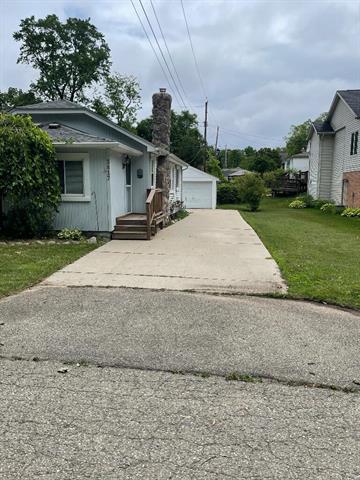 front view picture of 3817 Woodview Ave, West Bloomfield, MI. 48324