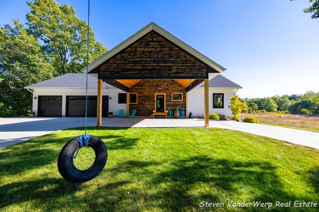 front view picture of 12640 Bucs Drive, Grand Haven, MI. 49417