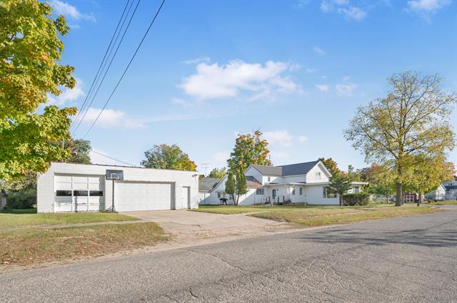 front view picture of 505 N Pine Street, Evart, MI. 49631
