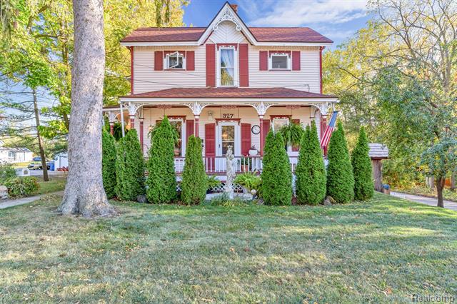 front view picture of 327 Reid Road, Grand Blanc, MI. 48439
