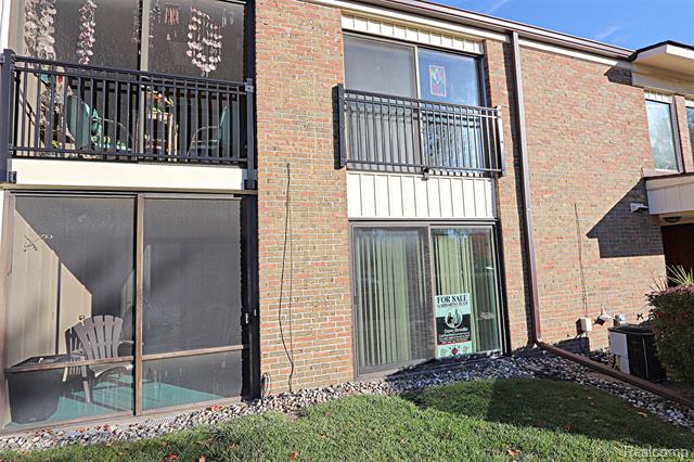 front view picture of 18230 University Park Drive, Livonia, MI. 48152