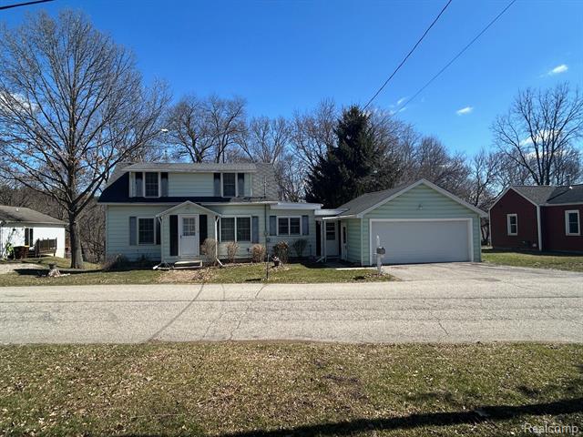 front view picture of 111 Maple Avenue, Stockbridge, MI. 49285