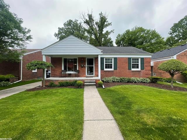 front view picture of 2029 Manchester Road, Grosse Pointe, MI. 48236