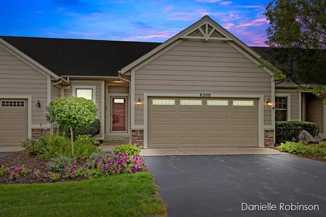 front view picture of 6200 Wild Currant Way Se, Caledonia, MI. 49316