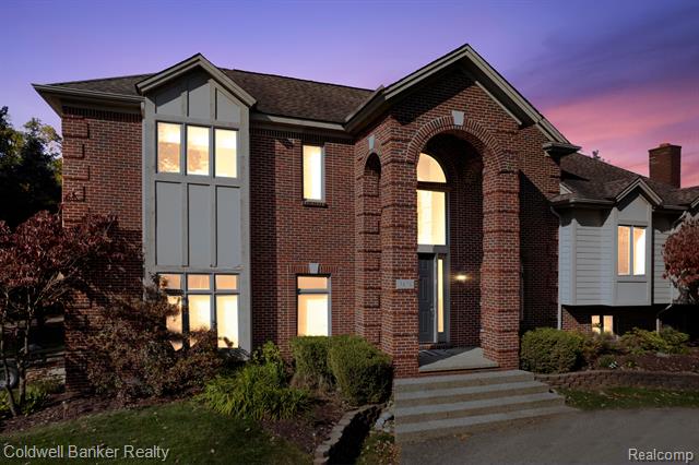 front view picture of 3878 Sunset Blvd, West Bloomfield, MI. 48324