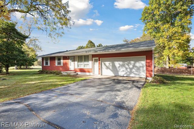 front view picture of 2832 Gramer Road, Webberville, MI. 48892