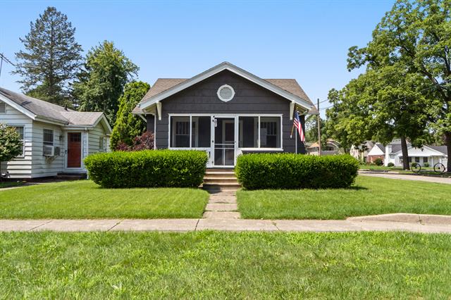 front view picture of 1014 S West Ave, Jackson, MI. 49203