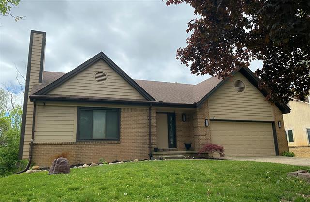 front view picture of 6685 Grassland Ave, West Bloomfield, MI. 48324