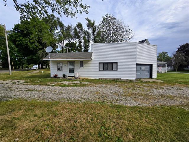 front view picture of 209 S Main Street, Waldron, MI. 49288