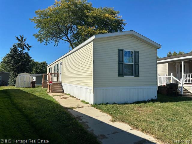 front view picture of 11 W Legrand Street, Howell, MI. 48843