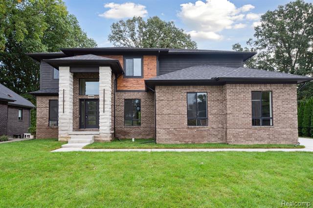 front view picture of 38368 Trillium Place, Harrison Township, MI. 48045