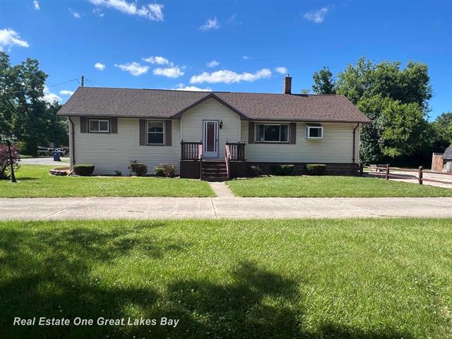 front view picture of 708 Sherman Rd Road, Saginaw, MI. 48604