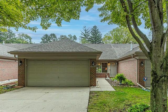 front view picture of 51134 Courtyard Drive, New Baltimore, MI. 48047