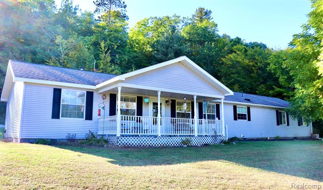 front view picture of 3025 Lakeshore Drive, Harrisville, MI. 48740