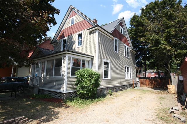 front view picture of 212 Rose Place, Kalamazoo, MI. 49001