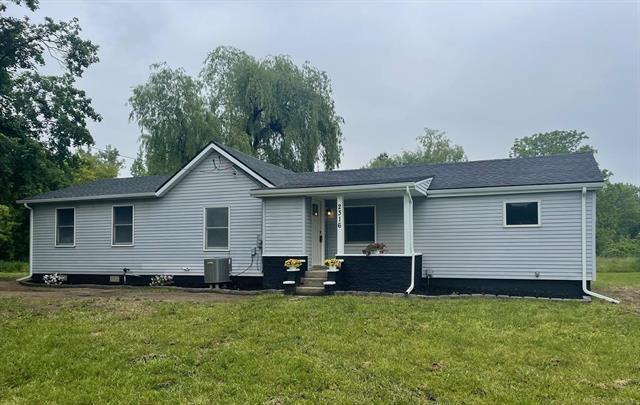 front view picture of 2316 N Cedar Road, Fowlerville, MI. 48836