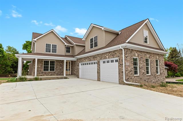 front view picture of 18635 Laurel Drive, Livonia, MI. 48152
