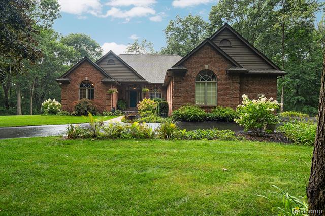 front view picture of 1438 Duff Ln, Milford, MI. 48381