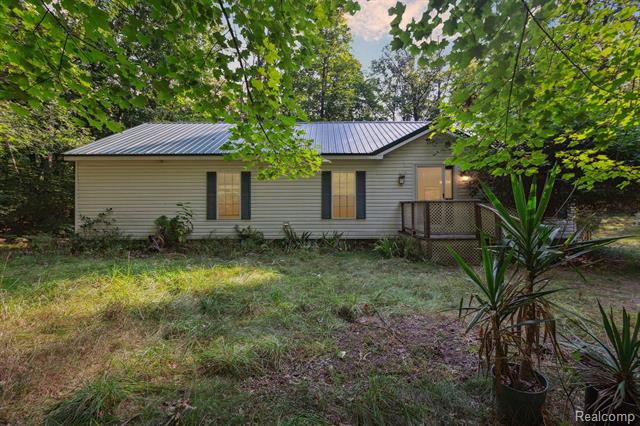 front view picture of 5131 Cedar Court, Farwell, MI. 48622