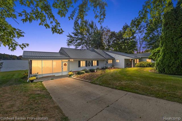 front view picture of 426 Peninsula Drive, Columbiaville, MI. 48421