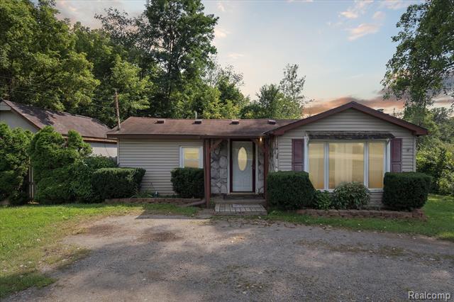 front view picture of 7801 E Michigan Avenue, Jackson, MI. 49201