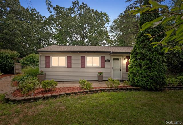 front view picture of 3112 Terry St, Walled Lake, MI. 48390