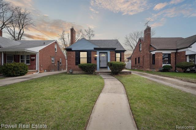 front view picture of 18290 Warwick Street, Detroit, MI. 48219