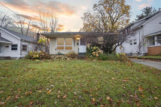 front view picture of 1043 Eastern Avenue Ne, Grand Rapids, MI. 49503